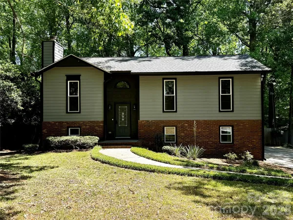 $500,000 | 204 Swamp Fox Drive, Fort Mill, SC 29715