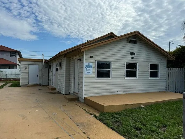 $3,200 | 611 53rd Street, West Palm Beach, FL 33407