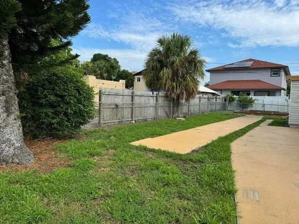 $3,200 | 611 53rd Street, West Palm Beach, FL 33407