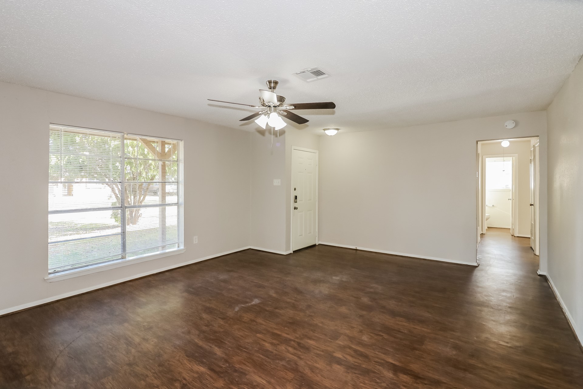 5139 Wickview Lane Houston, TX 77053 - Photo 4 of 16