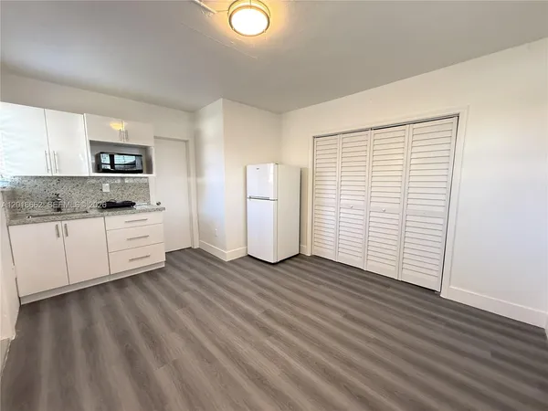 $1,295 | 155 Southwest 71st Avenue, Miami, FL 33144
