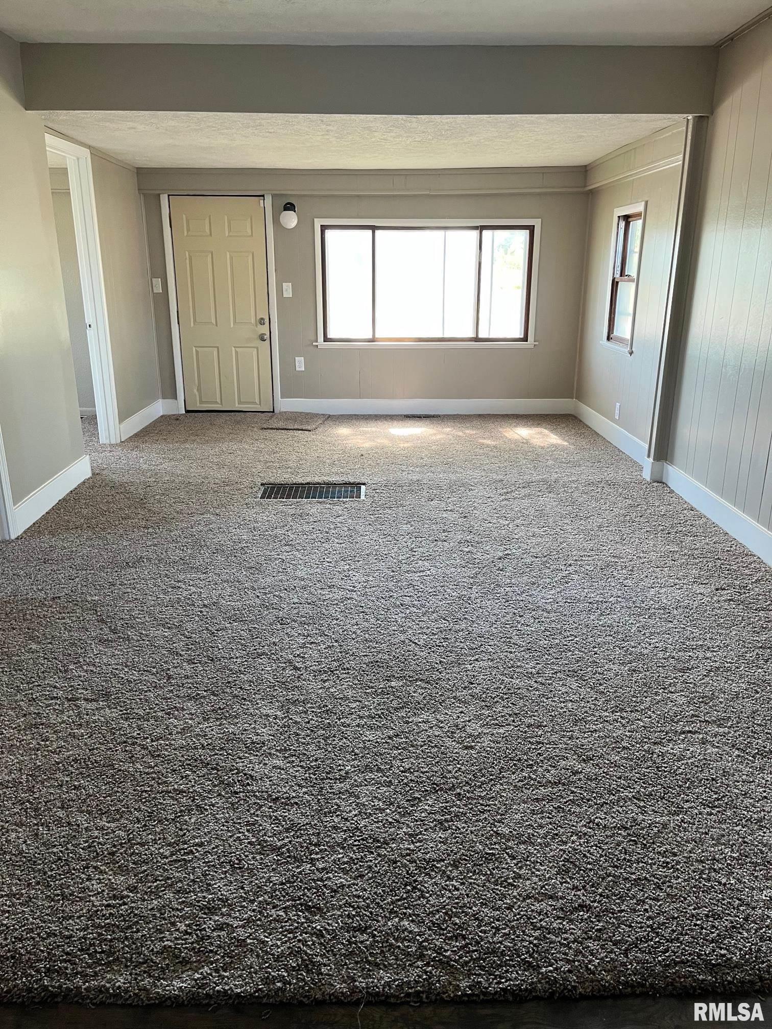 3056 South 11th Street Springfield, IL 62703 - Photo 4 of 12