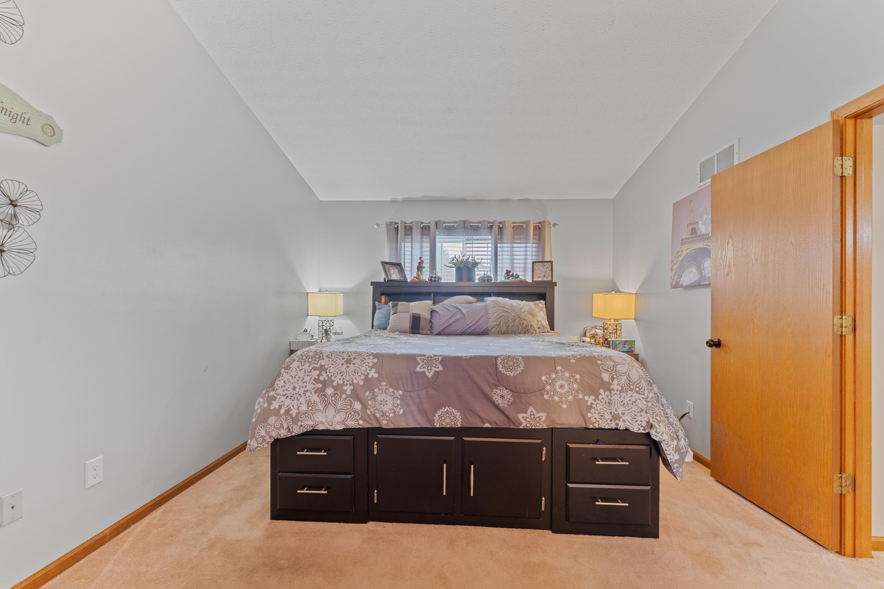 2790 Raphael Drive Columbus, OH 43232 - Photo 20 of 57 bedroom2