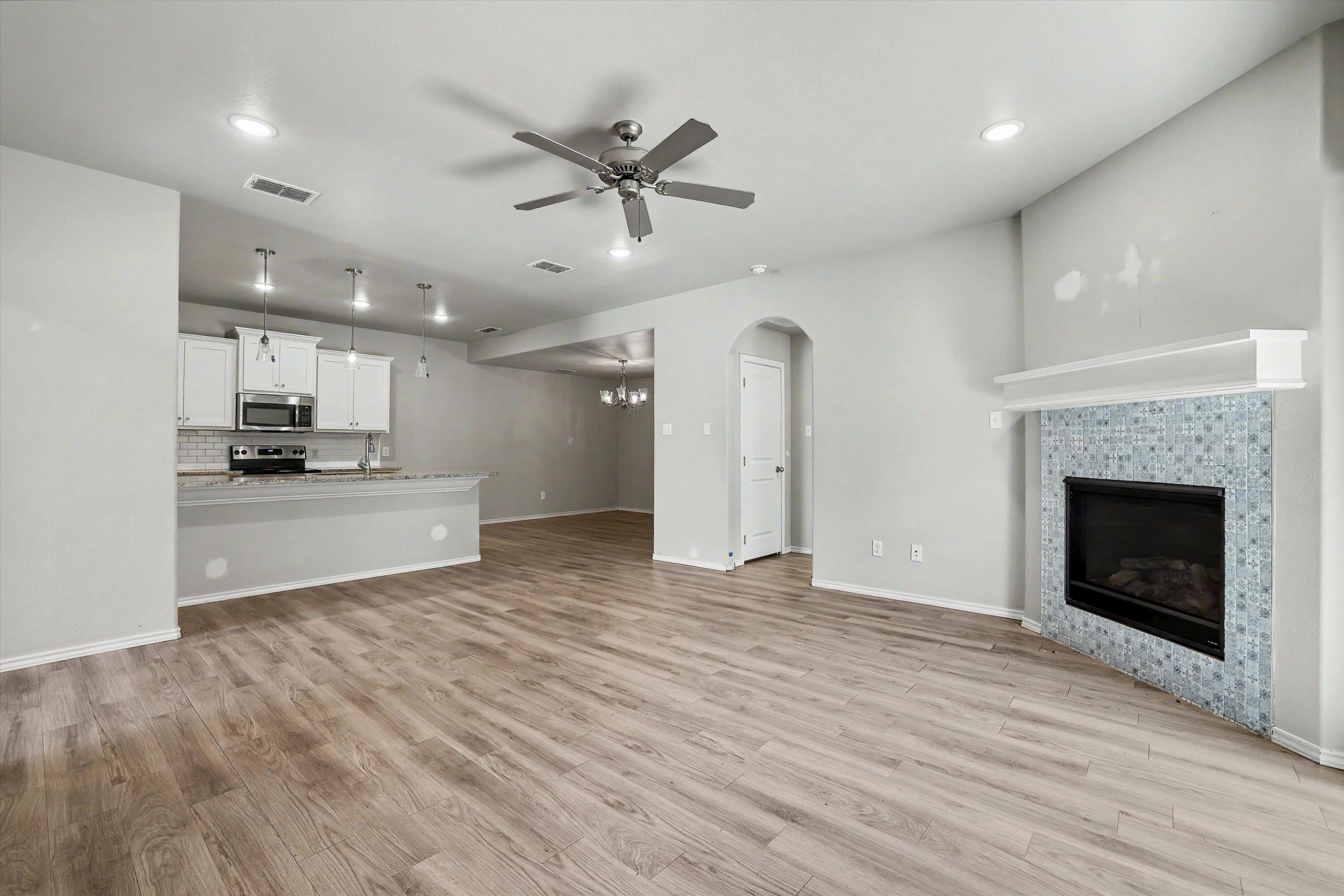 6906 67th Street Lubbock, TX 79424 - Photo 4 of 21 06-IMG_1259_e