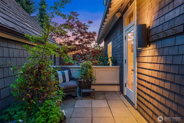 $5,295,000 | 1617 Federal Avenue East, Seattle, WA 98102