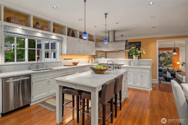 $5,295,000 | 1617 Federal Avenue East, Seattle, WA 98102