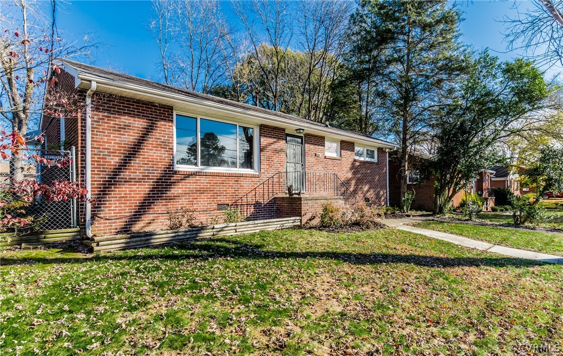 608 Fairlie Road Colonial Heights, VA 23834 - Photo 3 of 50 Gallery Image 3