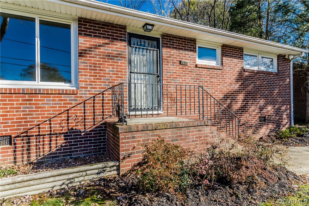 608 Fairlie Road Colonial Heights, VA 23834 - Photo 7 of 50 Gallery Image 7
