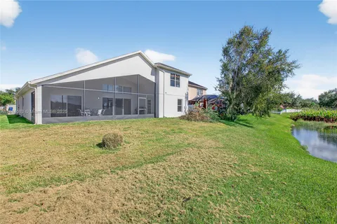 $374,900 | 6721 Sparkling Way, Wesley Chapel, FL 33545