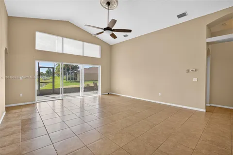 $374,900 | 6721 Sparkling Way, Wesley Chapel, FL 33545