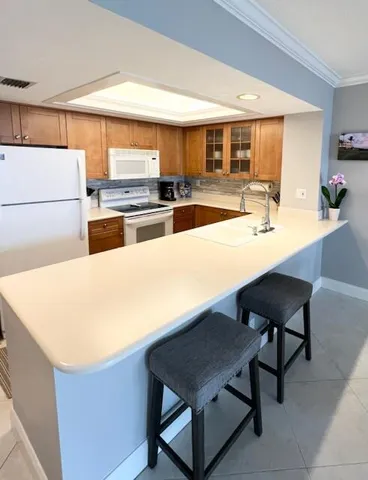 $2,200 | 3540 South Ocean Boulevard, Unit 910, South Palm Beach, FL 33480