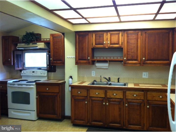 1149 Broadway Boulevard Reading, PA 19607 - Photo 8 of 19 Kitchen