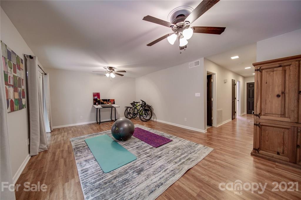 5807 Sharon Road, Unit J Charlotte, NC 28210 - Photo 41 of 47 Gallery Image 41
