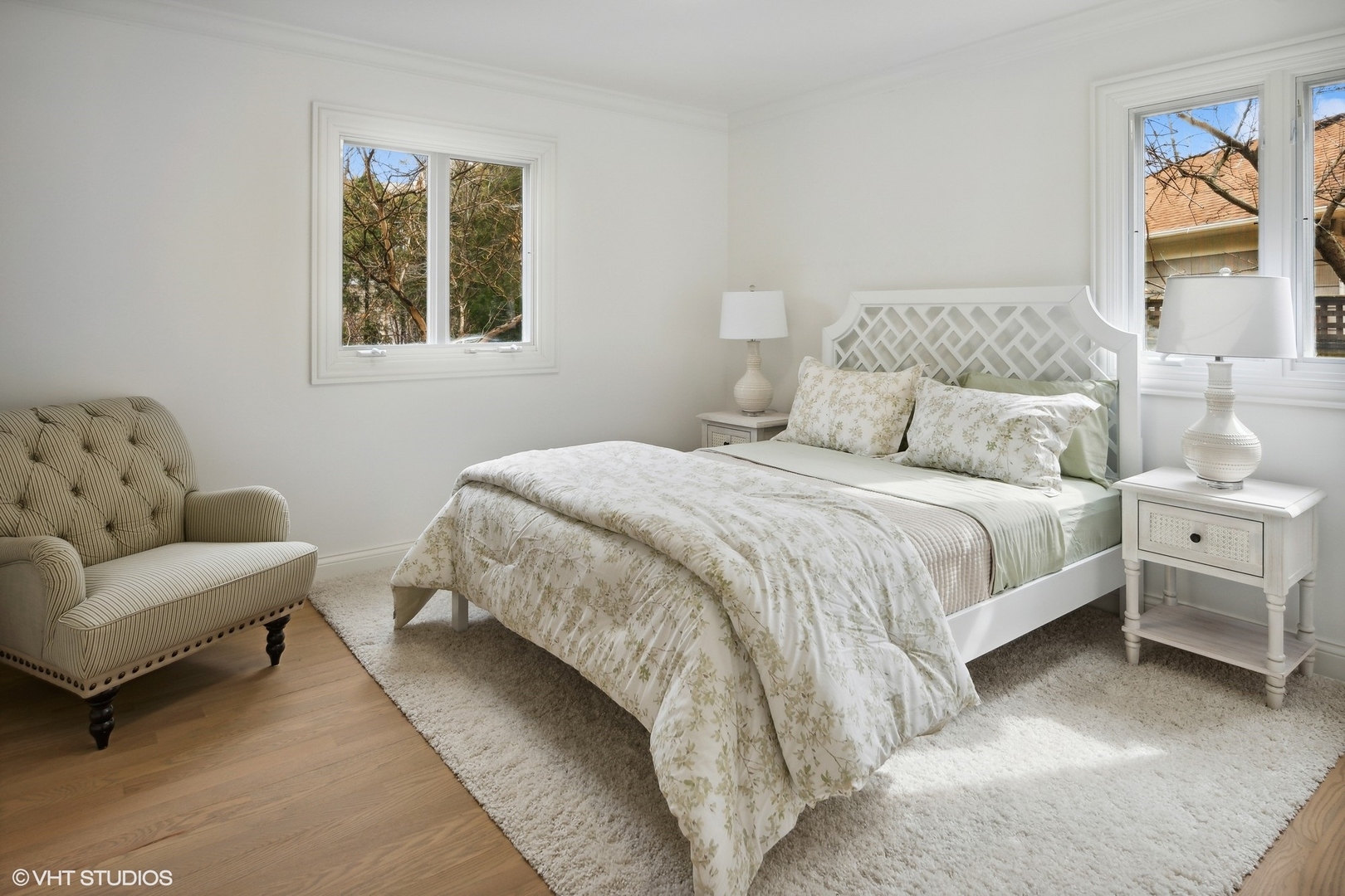 1130 Romona Road Wilmette, IL 60091 - Photo 23 of 46 a bedroom with a bed couch and window