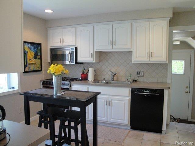 1454 Fairholme Road Grosse Pointe, MI 48236 - Photo 4 of 18 Kitchen