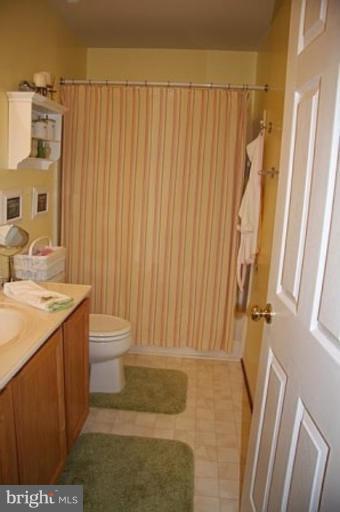 700 Howards Loop, Unit 27 Annapolis, MD 21401 - Photo 8 of 15 Bathroom