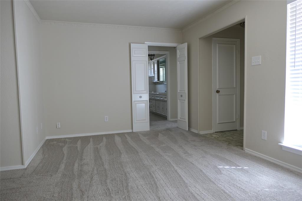 6317 Rincon Way Dallas, TX 75214 - Photo 9 of 32 an empty room with closet and windows