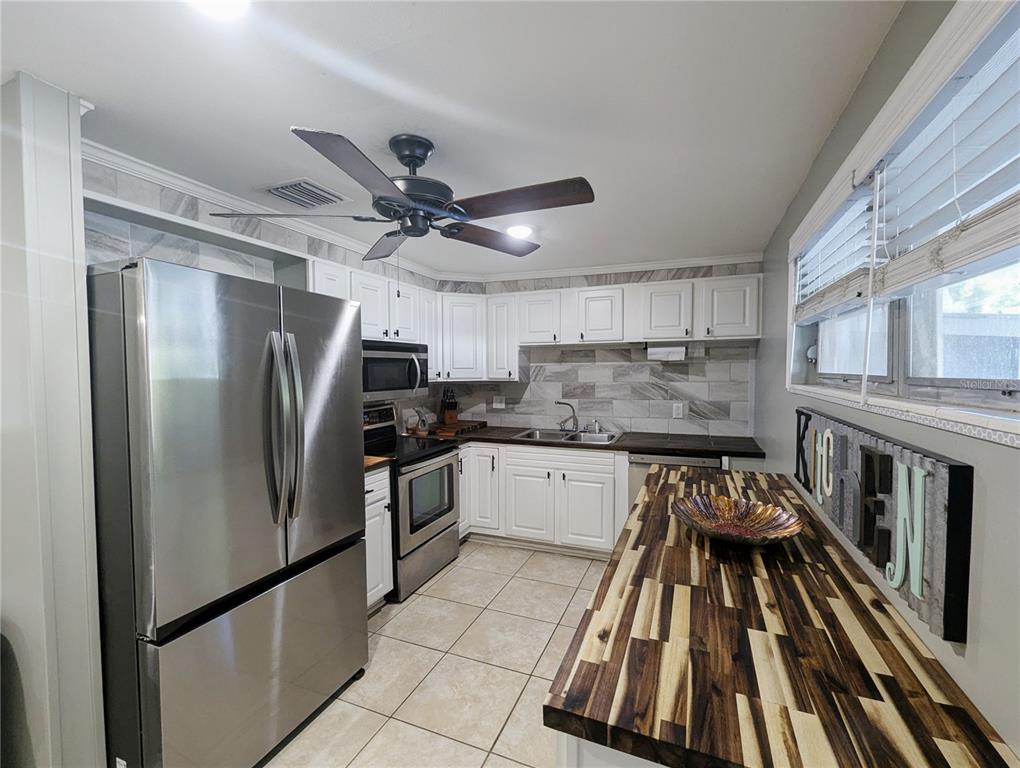 97 Risher Avenue Inglis, FL 34449 - Photo 3 of 28