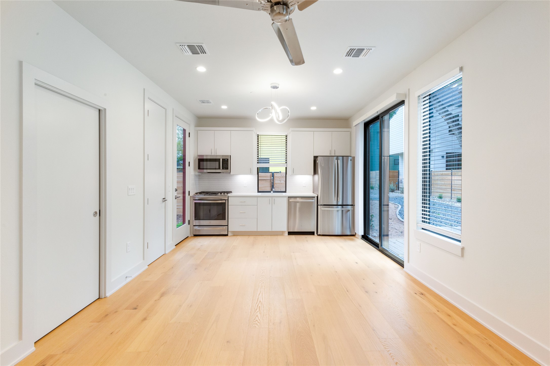 1118 Walton Lane, Unit 3 Austin, TX 78721 - Photo 4 of 18