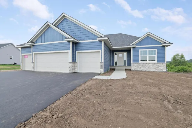 $769,900 | 416 Moelter Lane, Hudson, WI 54016