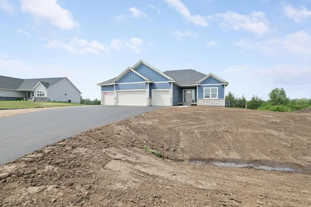 $769,900 | 416 Moelter Lane, Hudson, WI 54016