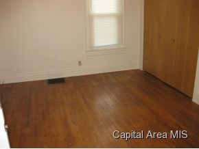 531 Wood Springfield, IL 62702 - Photo 5 of 16