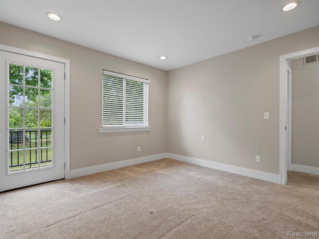 355 North Hospital Road Waterford, MI 48327 - Photo 18 of 23 Gallery Image 18