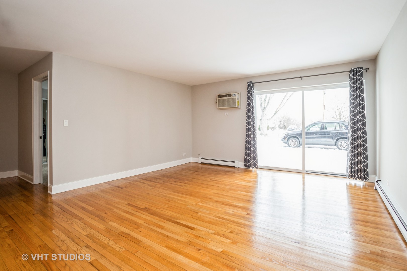 850 South Lorraine Road, Unit 1E Wheaton, IL 60189 - Photo 6 of 15 a view of empty room with wooden floor and fan
