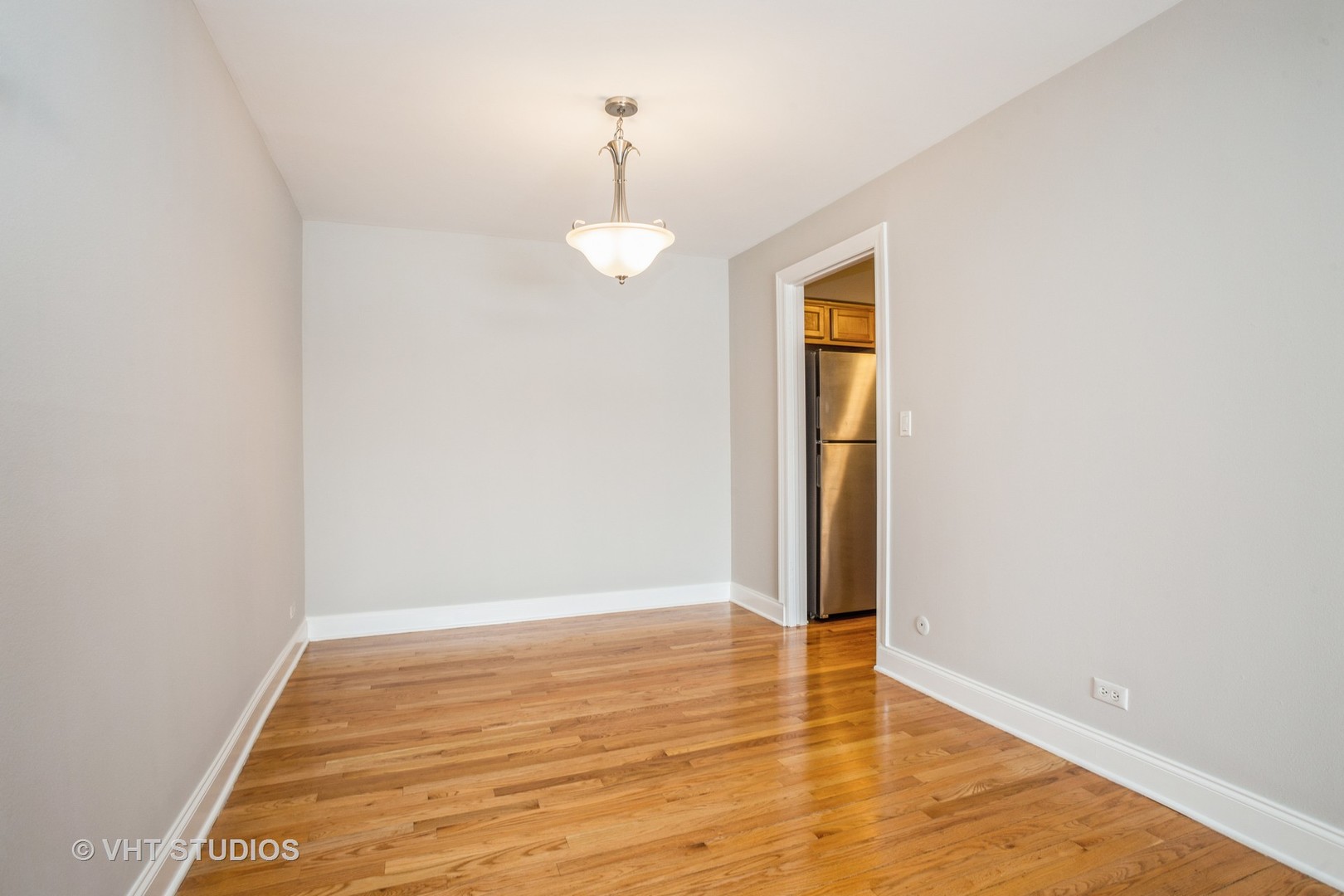 850 South Lorraine Road, Unit 1E Wheaton, IL 60189 - Photo 10 of 15 a view of an empty room with wooden floor and a window