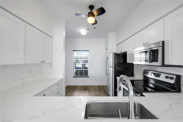 $319,900 | 3250 Cypress Glen Way, Unit 402, Naples, FL 34109
