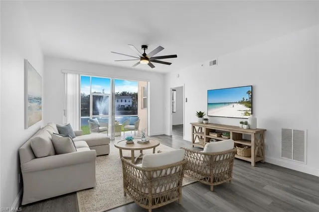 $319,900 | 3250 Cypress Glen Way, Unit 402, Naples, FL 34109