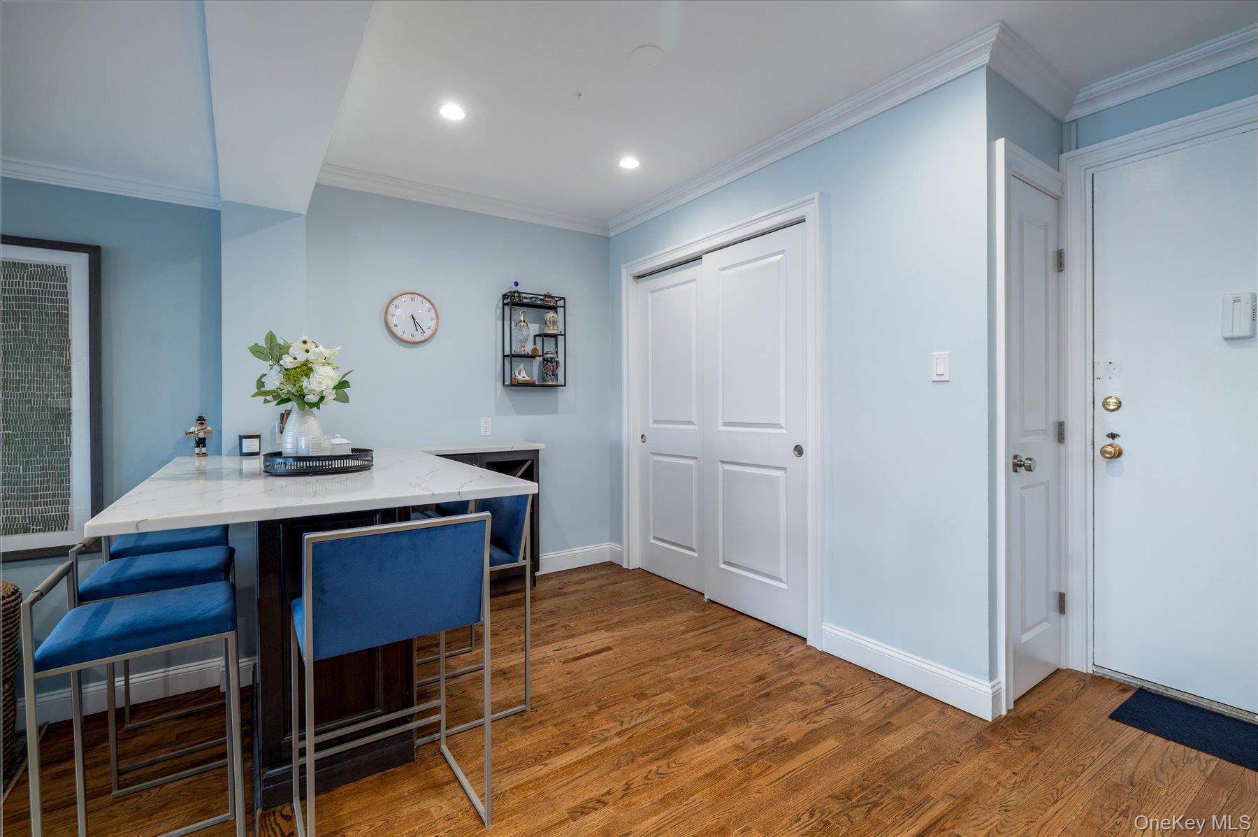 522 Shore Road, Unit 5T Long Beach, NY 11561 - Photo 6 of 22 Built in bar for dining