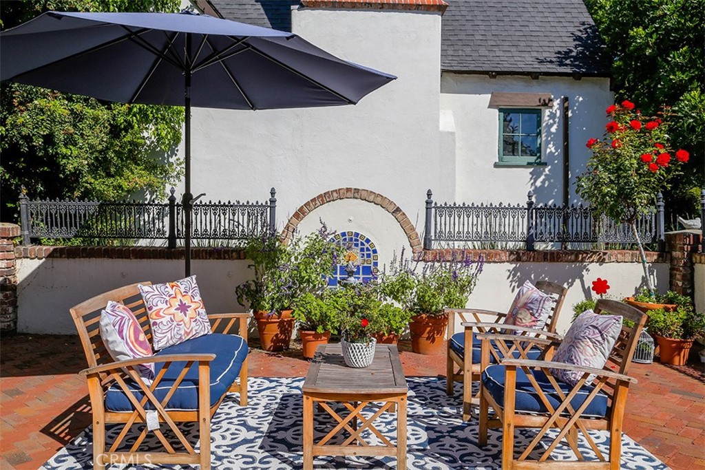 847 Victoria Drive Pasadena, CA 91104 - Photo 2 of 21 a outdoor view with a sitting space