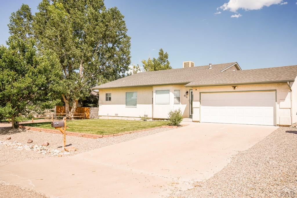 674 South Inca Drive Pueblo, CO 81007 - Photo 2 of 34