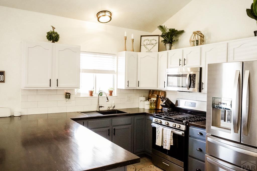 674 South Inca Drive Pueblo, CO 81007 - Photo 9 of 34