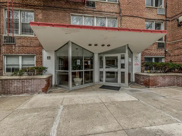 $199,900 | 6535 Broadway, Unit 4G | North Riverdale