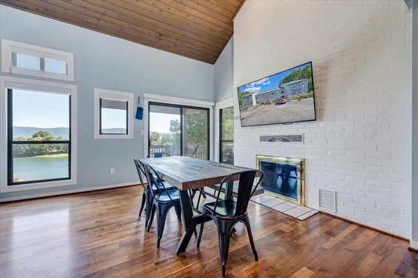 $619,900 | 290 Sailors Cove Drive, Unit 409, Moneta, VA 24121