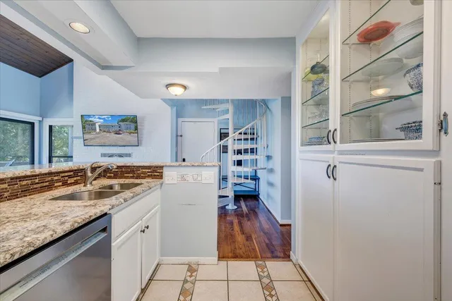 $649,900 | 290 Sailors Cove Drive, Unit 409, Moneta, VA 24121