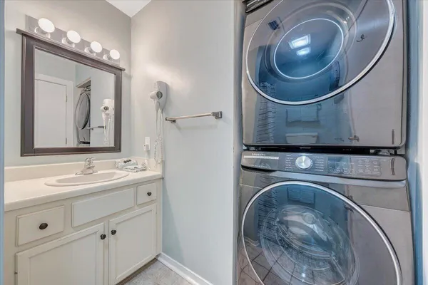 $619,900 | 290 Sailors Cove Drive, Unit 409, Moneta, VA 24121