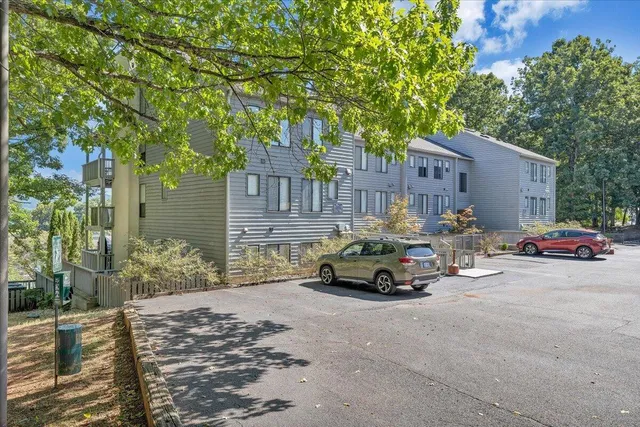 $649,900 | 290 Sailors Cove Drive, Unit 409, Moneta, VA 24121