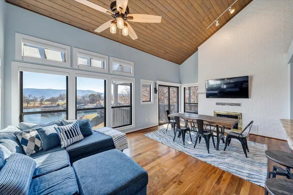 $619,900 | 290 Sailors Cove Drive, Unit 409, Moneta, VA 24121