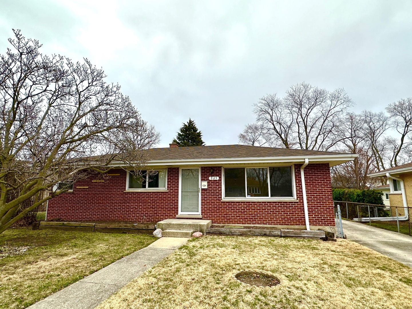 925 Grant Street Addison, IL 60101 - Photo 1 of 21 Gallery Image 1