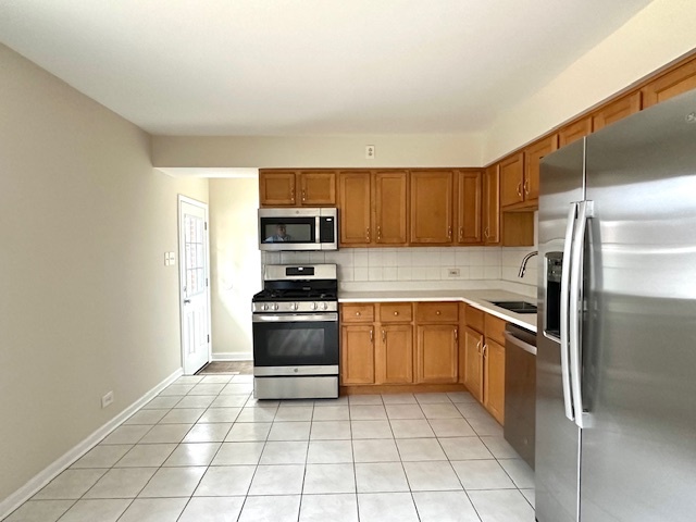 925 Grant Street Addison, IL 60101 - Photo 4 of 21 Gallery Image 4