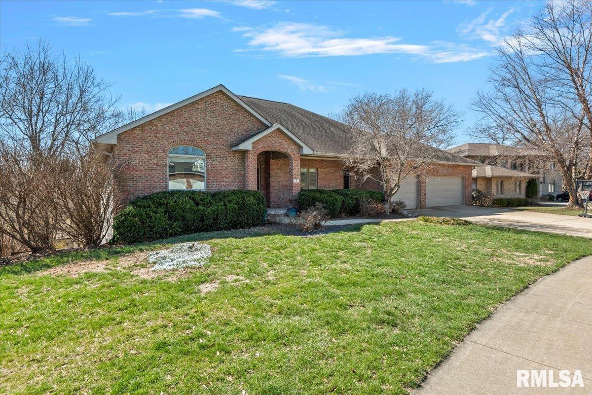 8 Riverwood Drive Rochester, IL 62563 - Photo 2 of 65