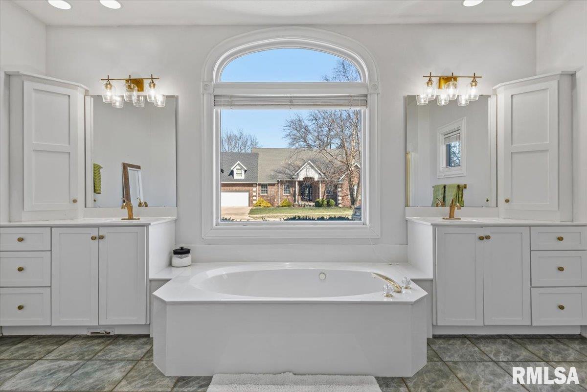 8 Riverwood Drive Rochester, IL 62563 - Photo 29 of 65