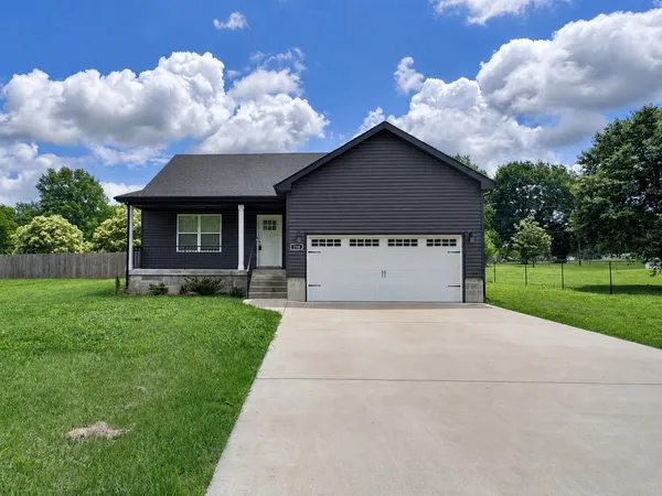 $1,995 | 210 Alabama Avenue, Oak Grove, KY 42262
