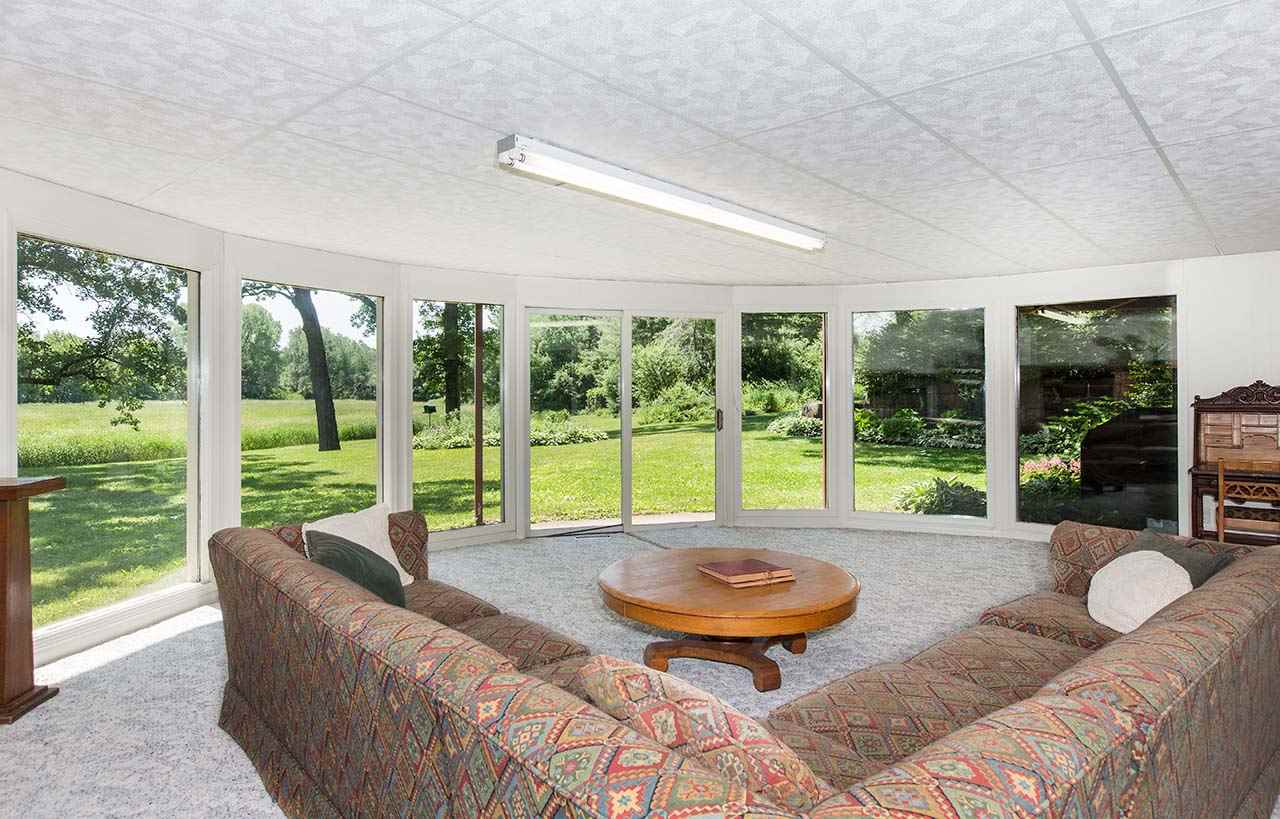 6825 Middle Road South Beloit, IL 61080 - Photo 19 of 23 a living room with furniture and a garden