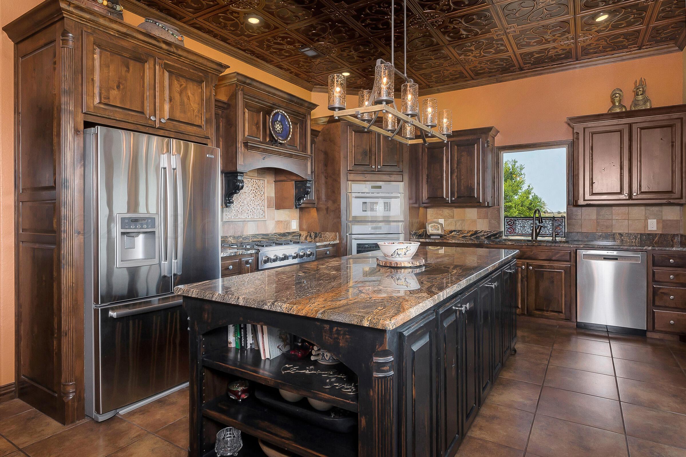 7801 East Lake View Road Amarillo, TX 79118 - Photo 25 of 54 Kitchen Island