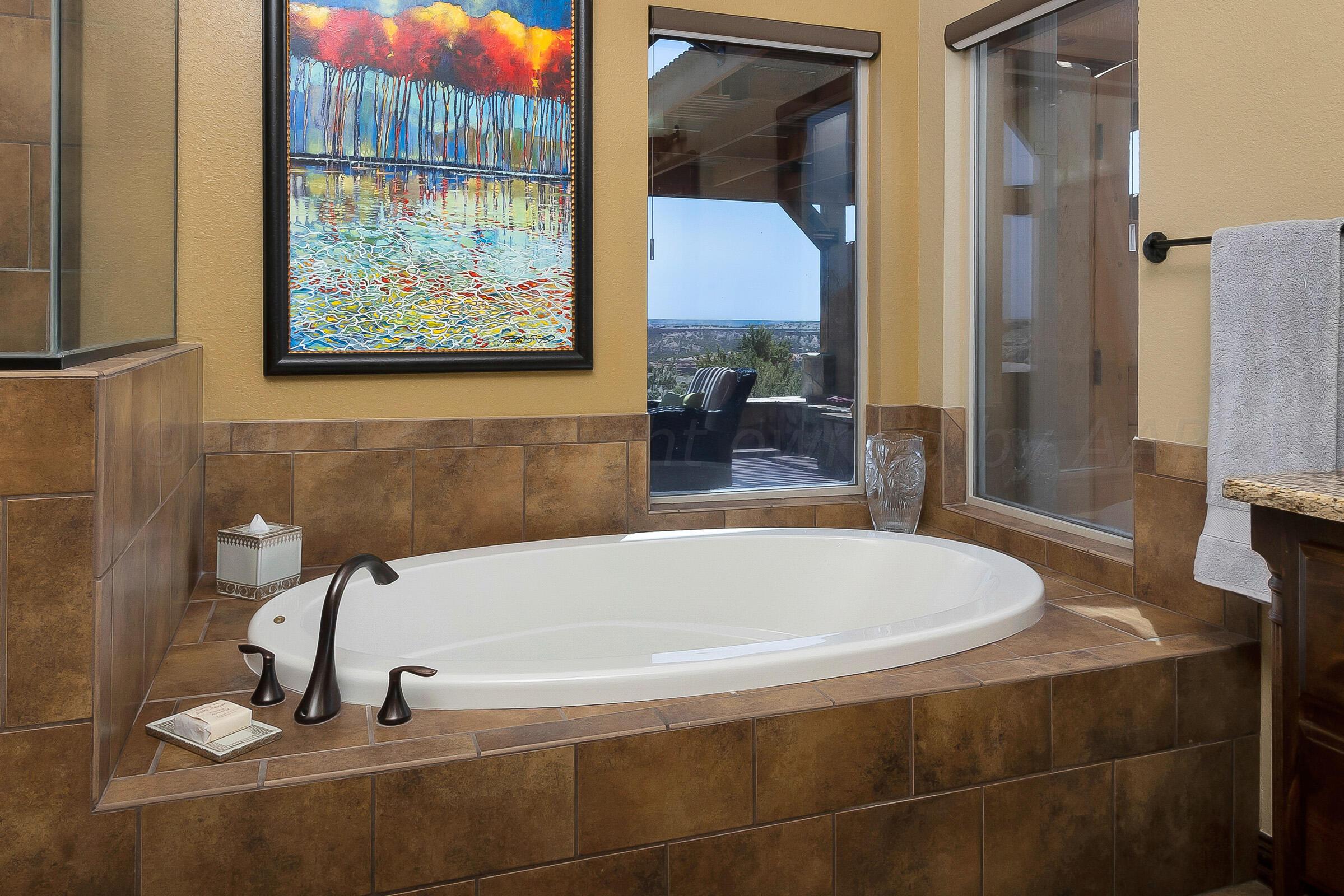 7801 East Lake View Road Amarillo, TX 79118 - Photo 33 of 54 Master Soaker Tub