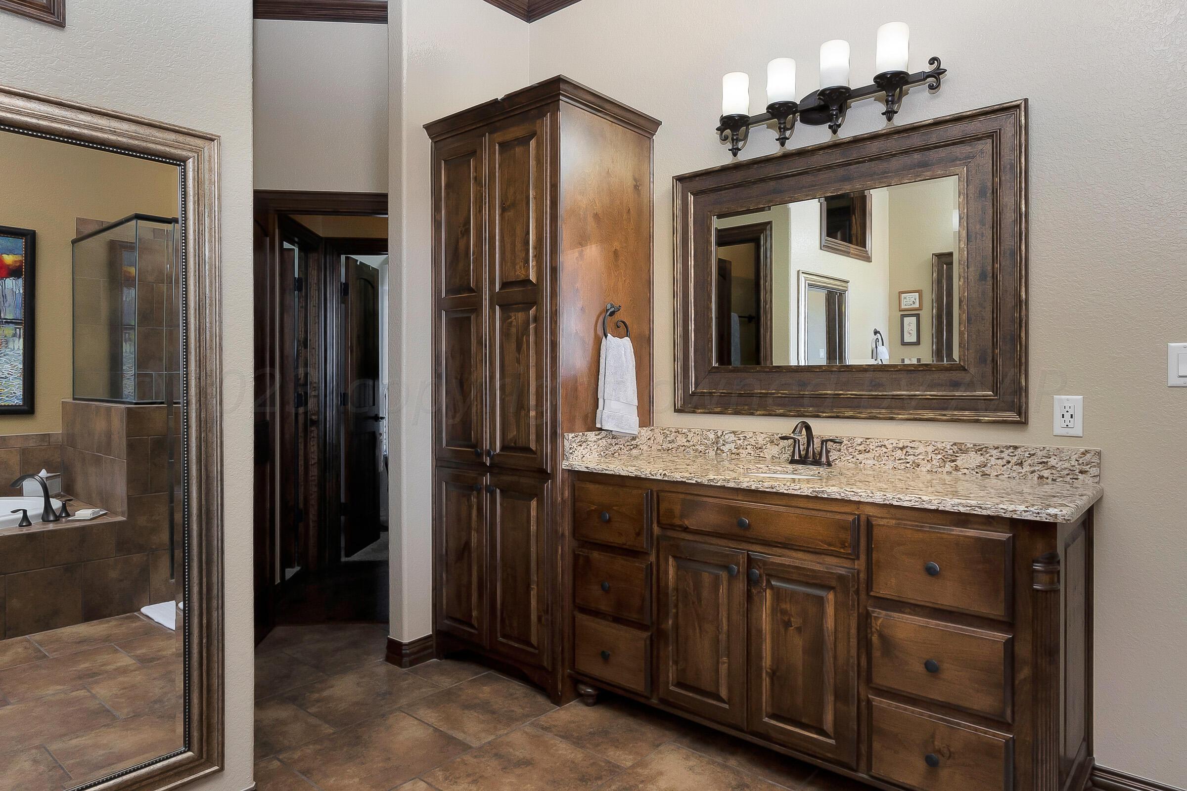 7801 East Lake View Road Amarillo, TX 79118 - Photo 34 of 54 Master 2 sinks/closets